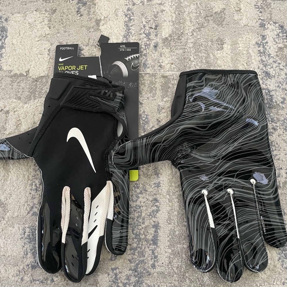 Nike Black and White Vapor Jet Gloves 4xl football